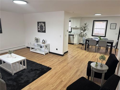 17 Meadow Rd, Hope, RI, 02831-1726 | Card Image