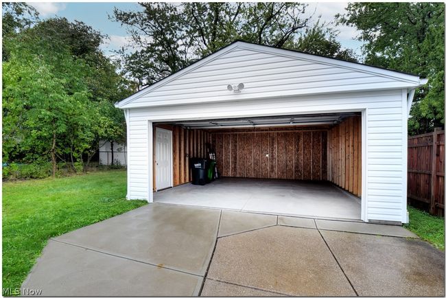 Garage Interior | Image 5
