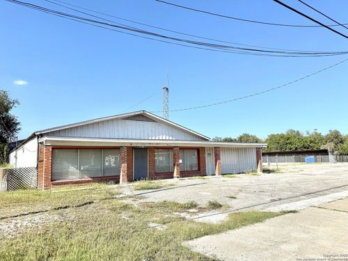 1500 W Corpus Christi St, Beeville, TX, 78102-5407 | Card Image