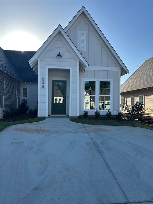 1045 Hunters Way, OPELIKA, AL, 36801-6649 | Card Image