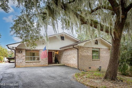 416 Jackson Ave, Ocean Springs, MS, 39564-4618 | Card Image