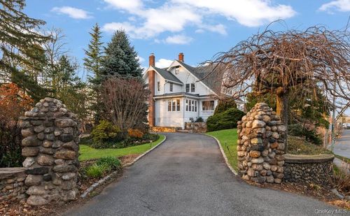 68 Carlton Ave, Port Washington, NY, 11050-3129 | Card Image