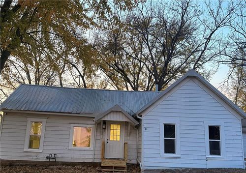 506 Maple St, Lathrop, MO, 64465-9211 | Card Image