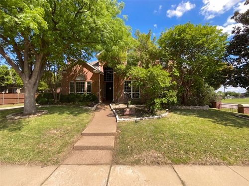 2400 Creekview Dr, Plano, TX, 75093-6323 | Card Image