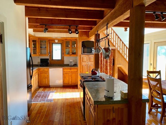 Grizzly Meadows Kitchen | Image 26