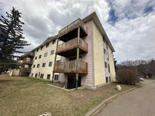 219 - 7801 98 Street, Home with 3 bedrooms, 1 bathrooms and 1 parking in Peace River AB | Card Image
