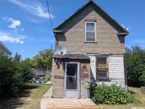 819 N Railway St E, Swift Current, SK, S9H1E3 | Card Image