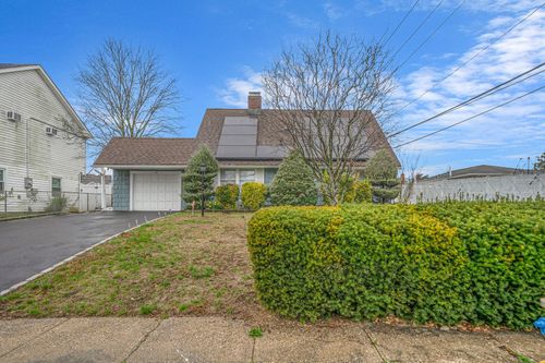 173 Bloomingdale Rd, Levittown, NY, 11756-5117 | Card Image