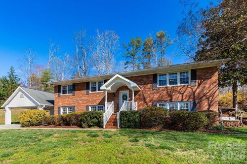 143 Devonwood Dr, Marion, NC, 28752-5117 | Card Image