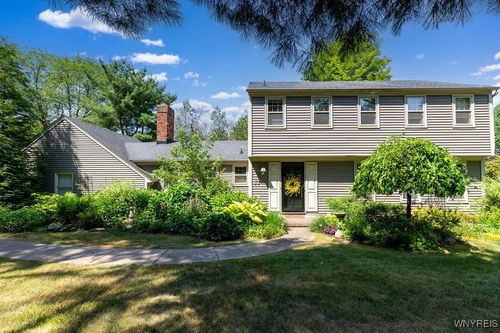 17 Briar Hill Rd, Orchard Park, NY, 14127-3526 | Card Image