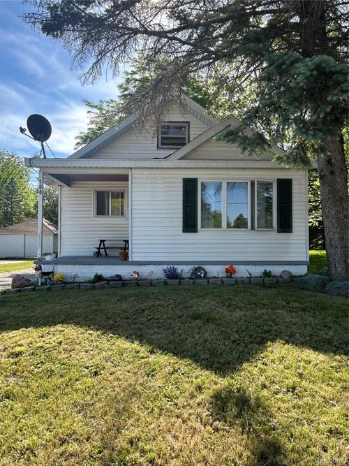 100 S Hooper St, Caro, MI, 48723-1746 | Card Image