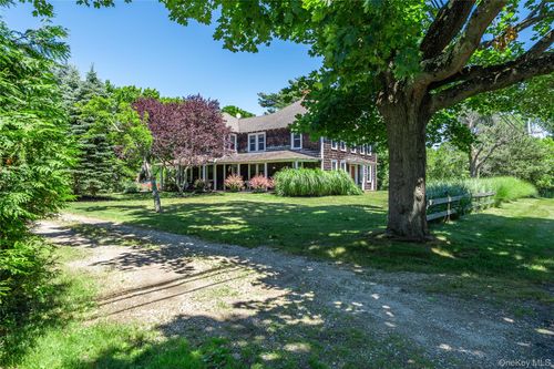 13675 Main Bayview Rd, Southold, NY, 11971-4919 | Card Image