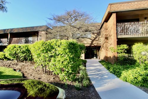 apt-103-10 Old Oak Dr, Buffalo Grove, IL, 60089-3623 | Card Image