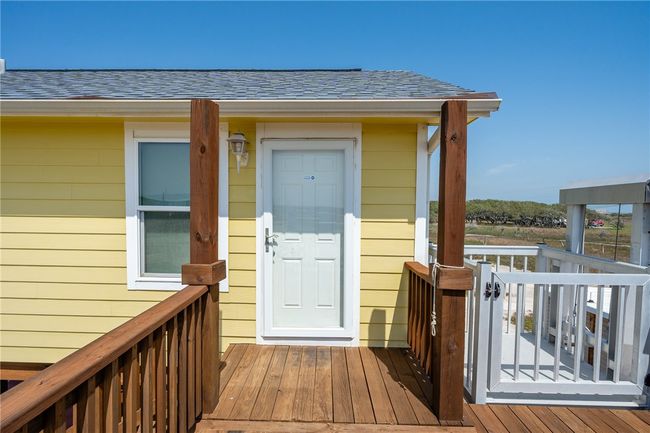 326 E 10 Th St, House other with 1 bedrooms, 2 bathrooms and null parking in Rockport TX | Image 9