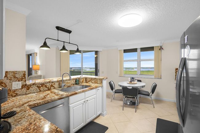 APT-1901 - 5049 N Highway A1a, Condo with 3 bedrooms, 2 bathrooms and null parking in Hutchinson Island FL | Image 27