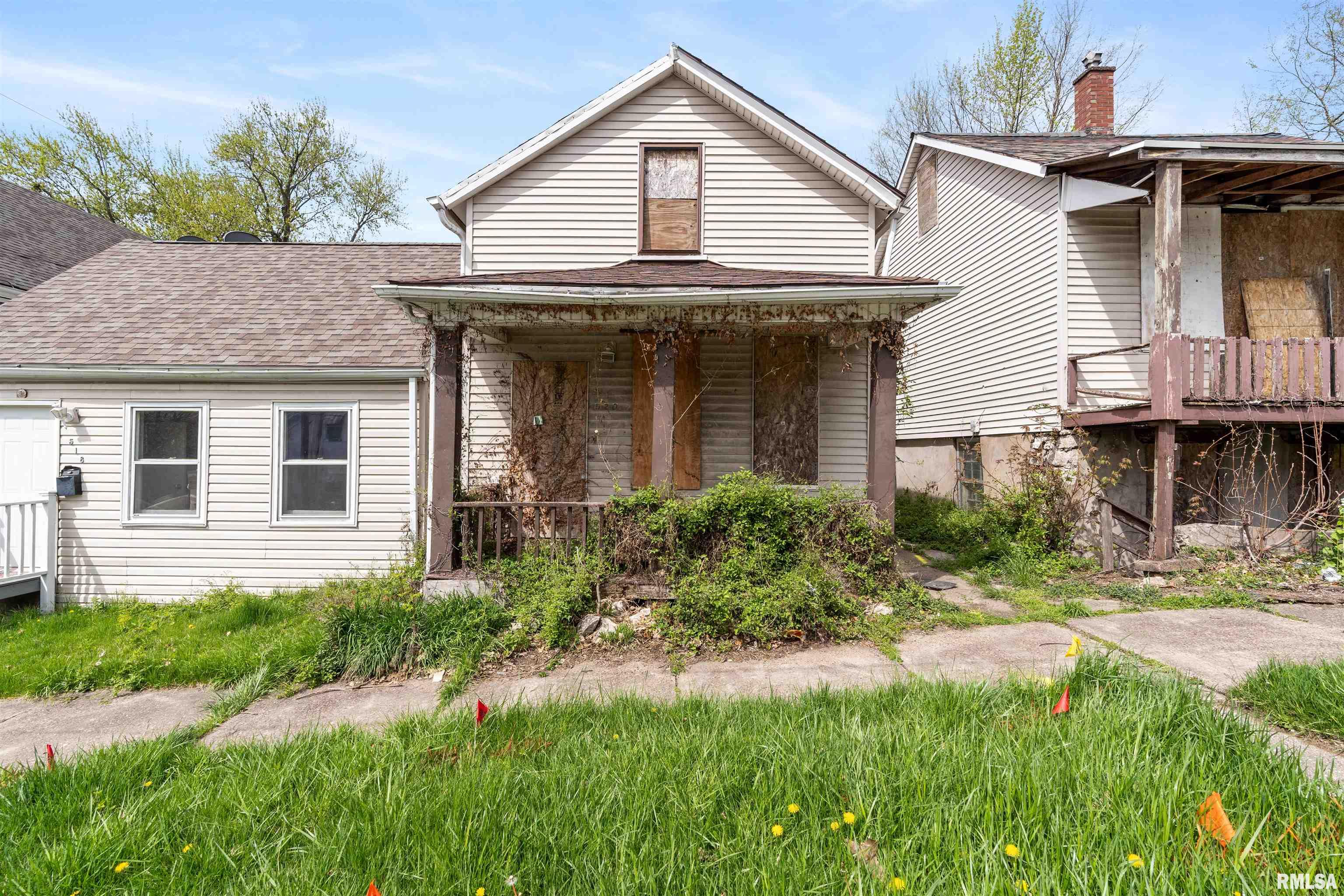 Gaines St, Davenport, IA 52802