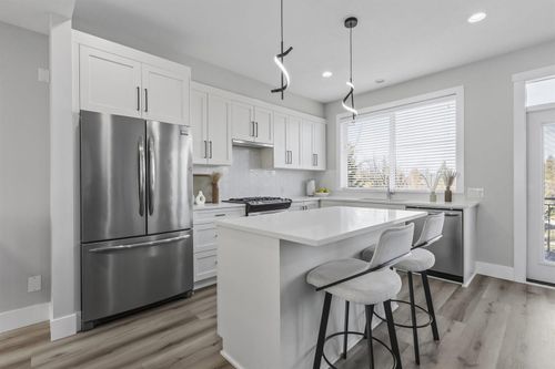 14-15717 Mountain View Dr, Surrey, BC, V3Z0C6 | Card Image