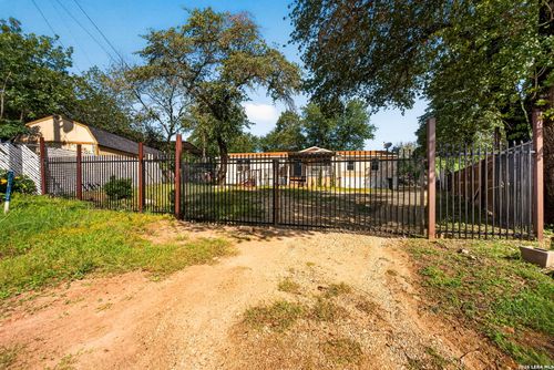 4203 Cotton Oaks Dr, Elmendorf, TX, 78112-6158 | Card Image