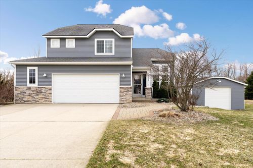 8522 Pebble Dr Ne, Rockford, MI, 49341-7482 | Card Image