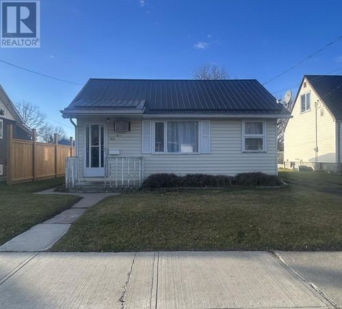 917 Phair Ave, Fort Frances, ON, P9A2M6 | Card Image