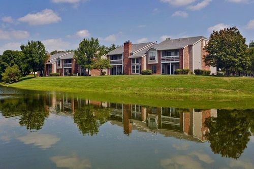 apt-2512-60 Ascot Ln, Willowbrook, IL, 60527-3951 | Card Image