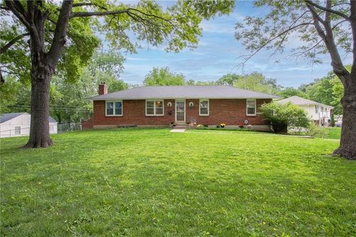 6443 Larsen Ln, Shawnee, KS, 66203-3549 | Card Image