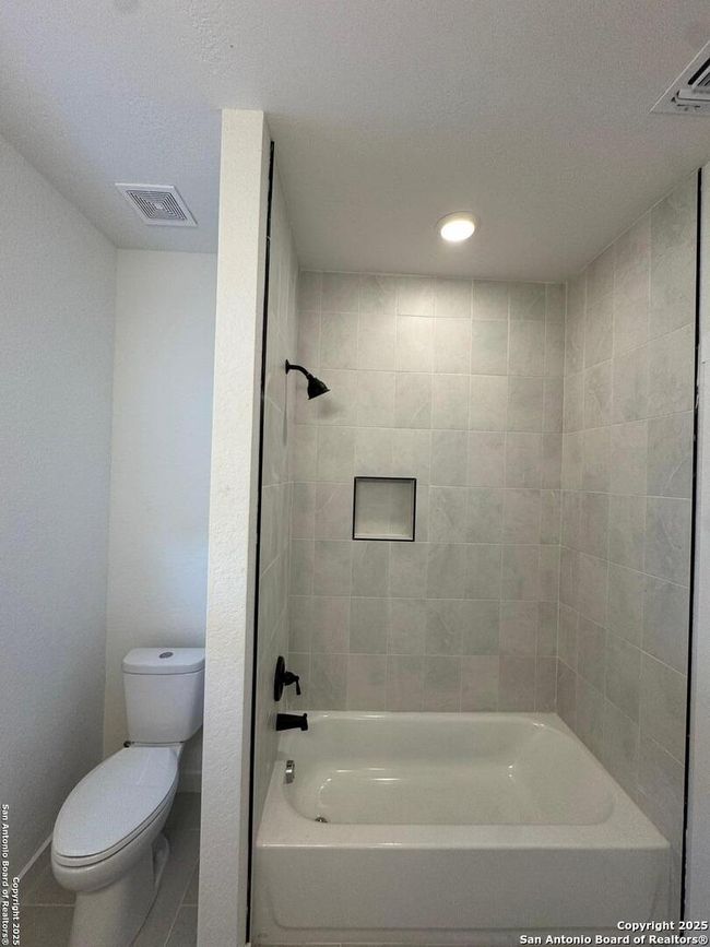 2002 Owens Ave, House other with 3 bedrooms, 2 bathrooms and null parking in Three Rivers TX | Image 17
