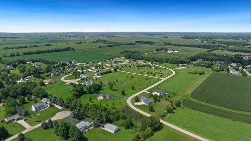 582 Panther Dr, Dixon, IL, 61021-9104 | Card Image