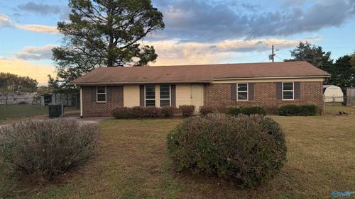111 Edinburgh Dr, Athens, AL, 35611-4321 | Card Image