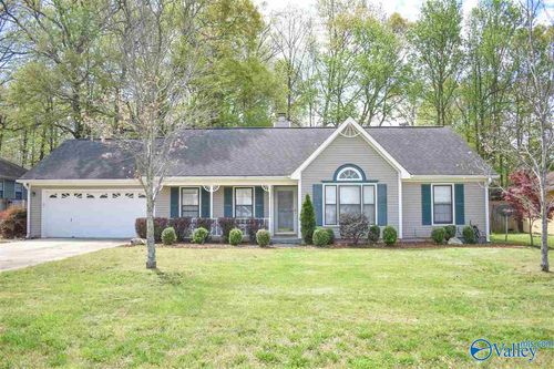 105 Buttercup Ln, Madison, AL, 35758-2207 | Card Image