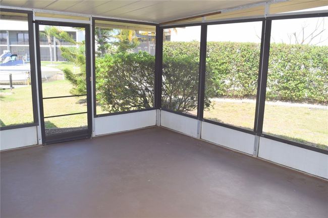 Back Lanai | Image 19