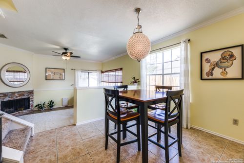 12 Cross Cyn, San Antonio, TX, 78247-4252 | Card Image