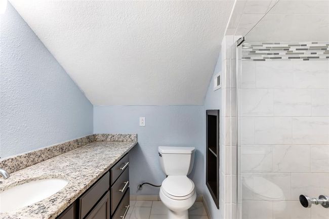 Upstairs bathroom | Image 28