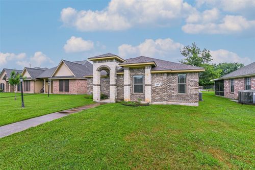115 Silverbell Cir, Lake Jackson, TX, 77566-5671 | Card Image