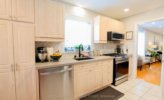 695 Poplar Rd, House other with 2 bedrooms, 4 bathrooms and 2 parking in Milton ON | Image 11