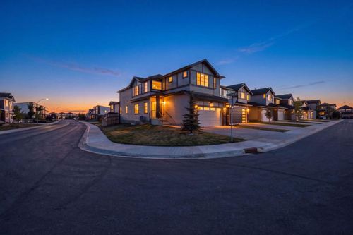 11 Savanna Villas Ne, House with 6 bedrooms, 5 bathrooms and 4 parking in Calgary AB | Card Image