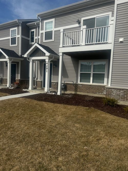 4291 Chelsea Manor Cir, Aurora, IL, 60504-3268 | Card Image