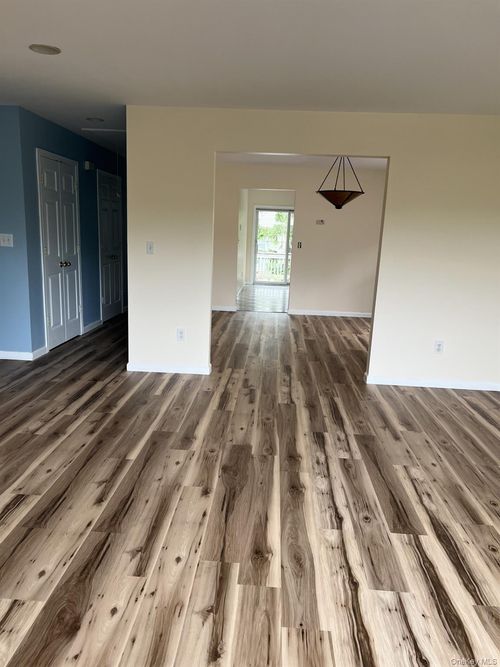 6 Tunis Ave, Yonkers, NY, 10708-6640 | Card Image