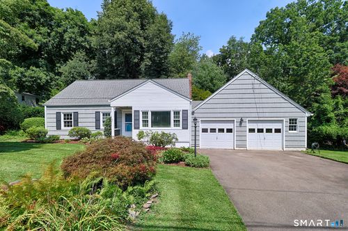 150 Lisbon Dr, Fairfield, CT, 06825-2640 | Card Image