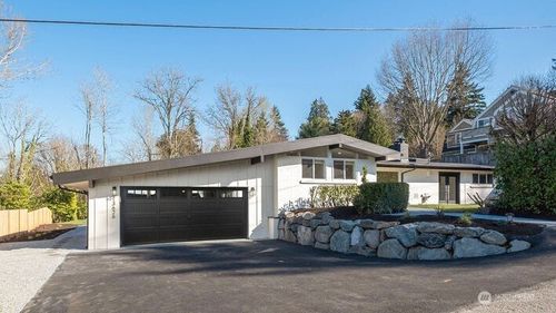 13626 Se 10th St, Bellevue, WA, 98005-3716 | Card Image
