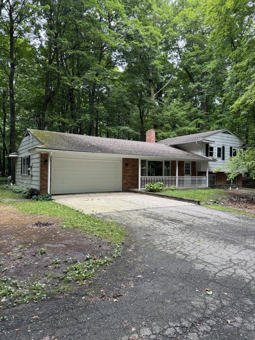 13752 Forest Hill Rd, Grand Ledge, MI, 48837-9253 | Card Image