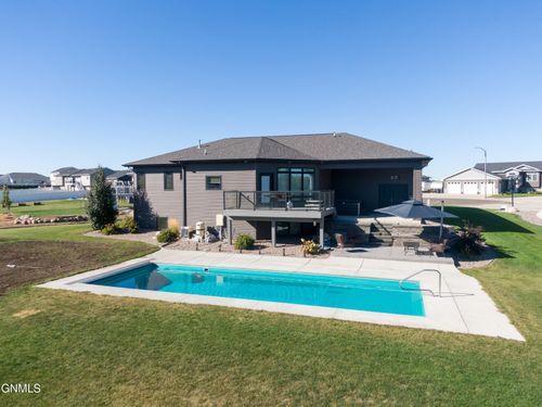 1208 Plains Bnd Se, Mandan, ND, 58554-5726 | Card Image