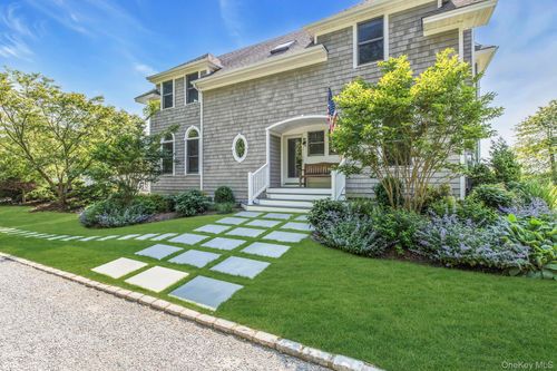 56 S Country Rd, Westhampton, NY, 11977-1314 | Card Image