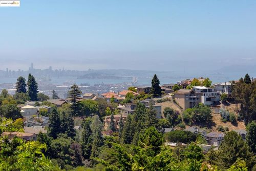 237 Taurus Ave, Oakland, CA, 94611-1933 | Card Image