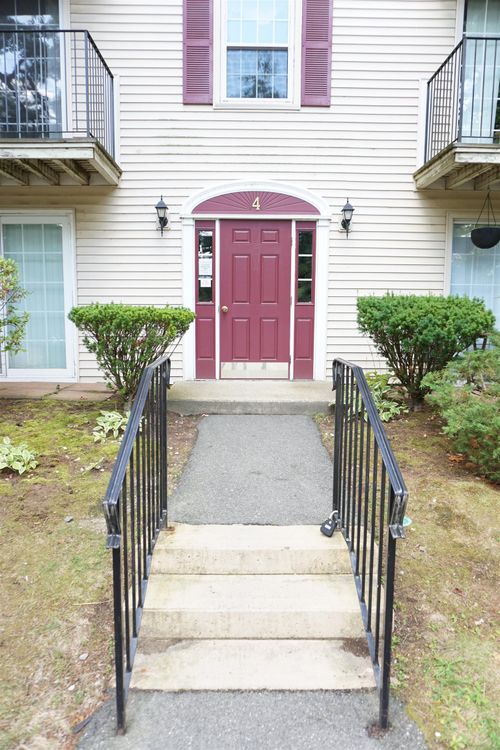 21-4 Autumn Leaf Dr, Nashua, NH, 03060-5552 | Card Image