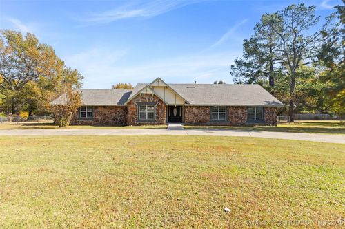 7501 S Bushnell Blvd, Broken Arrow, OK, 74014-2512 | Card Image