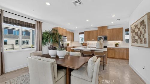 21-500 Park Ave, Long Beach, CA, 90814-1896 | Card Image