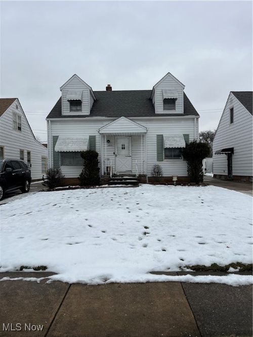 18301 Edinboro Ave, Maple Heights, OH, 44137-3522 | Card Image