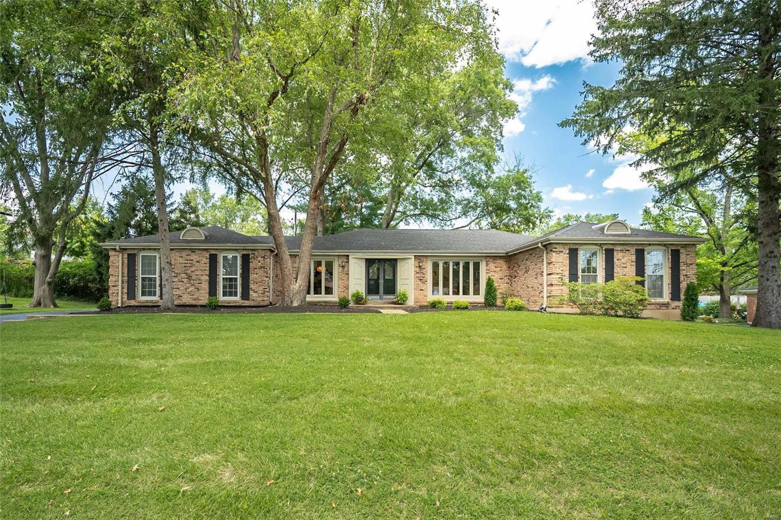 Cross Trails Dr, Chesterfield, MO 63017