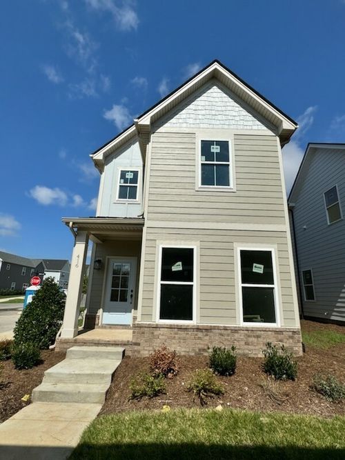 416 Queen Ln, Gallatin, TN, 37066-2728 | Card Image